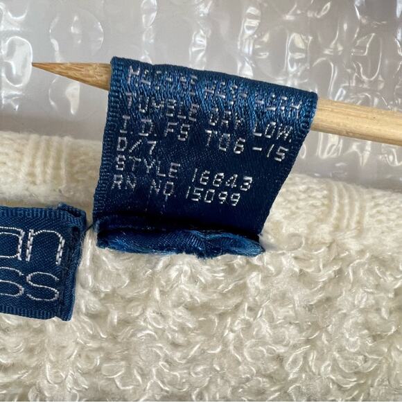 Tunic length button down cardigan.  Pearl buttons. front pockets szM Susan Ess - Picture 10 of 10